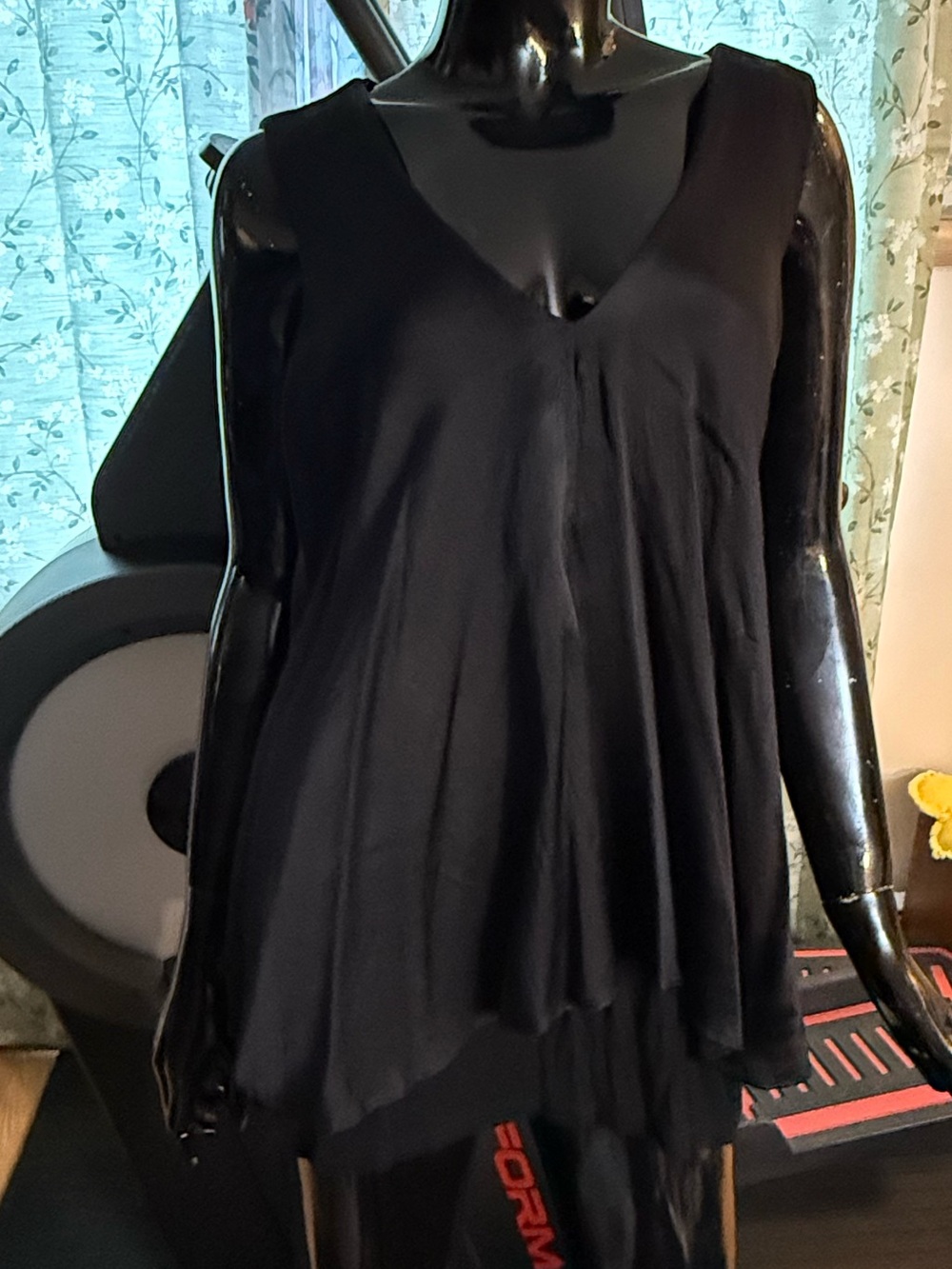 Club Monaco Black Asymmetrical V-Neck Sleeveless Dress